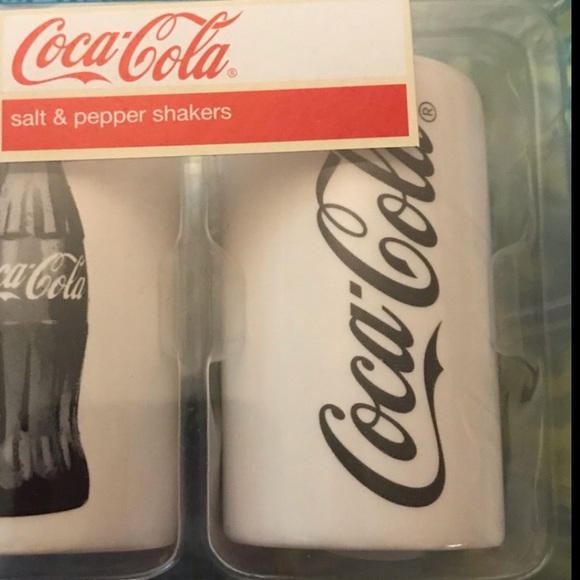 Coca Cola Salt and Pepper Shakers - Picture 5 of 5